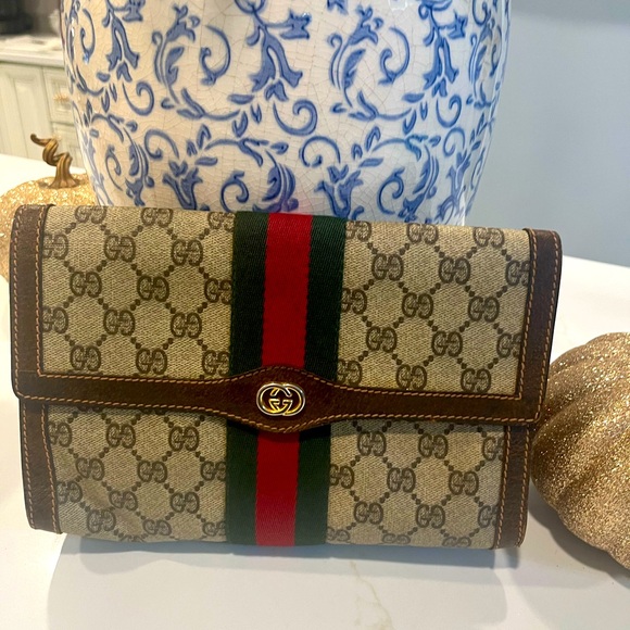 EUC Gucci clutch - Picture 1 of 4